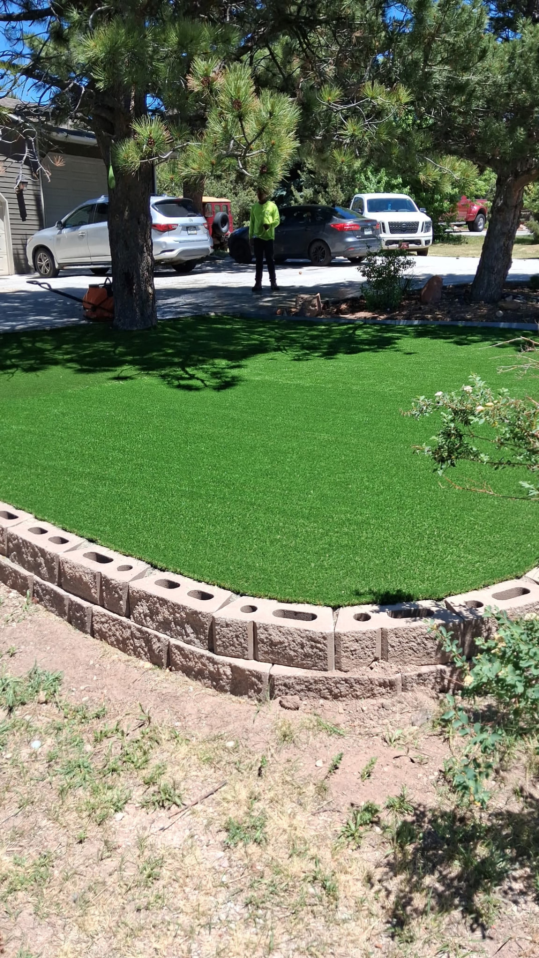 Artificial turf front yard with a curved block border